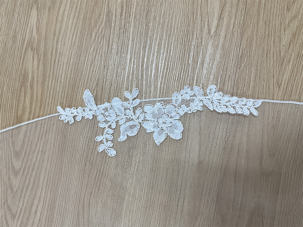 White one layer hair comb with French lace scattered along the edges Exquisite bridal proposal registration veil 180(W)*240(L)CM