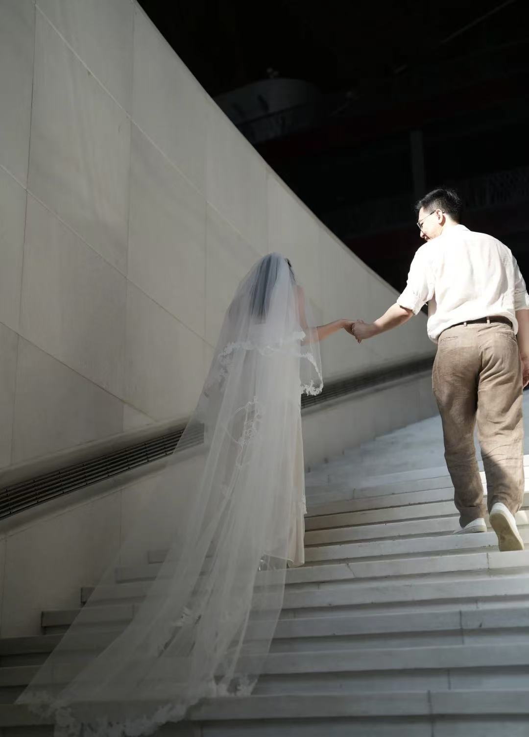 A Personalized First Look: Crafting a Memorable Moment in Spain