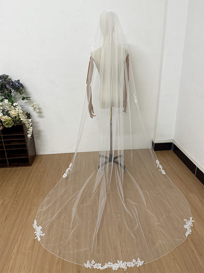 White one layer hair comb with French lace scattered along the edges Exquisite bridal proposal registration veil 180(W)*240(L)CM