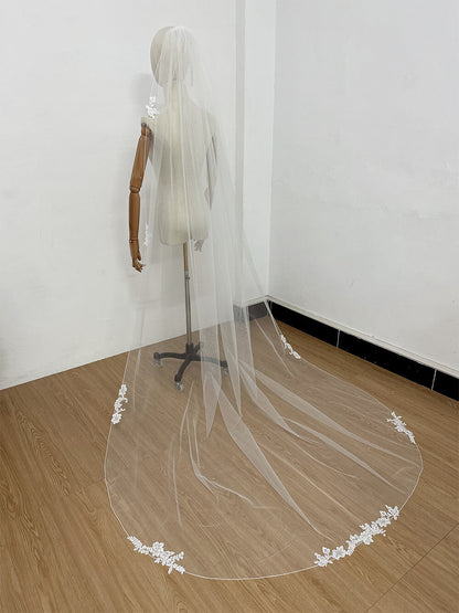 White one layer hair comb with French lace scattered along the edges Exquisite bridal proposal registration veil 180(W)*240(L)CM