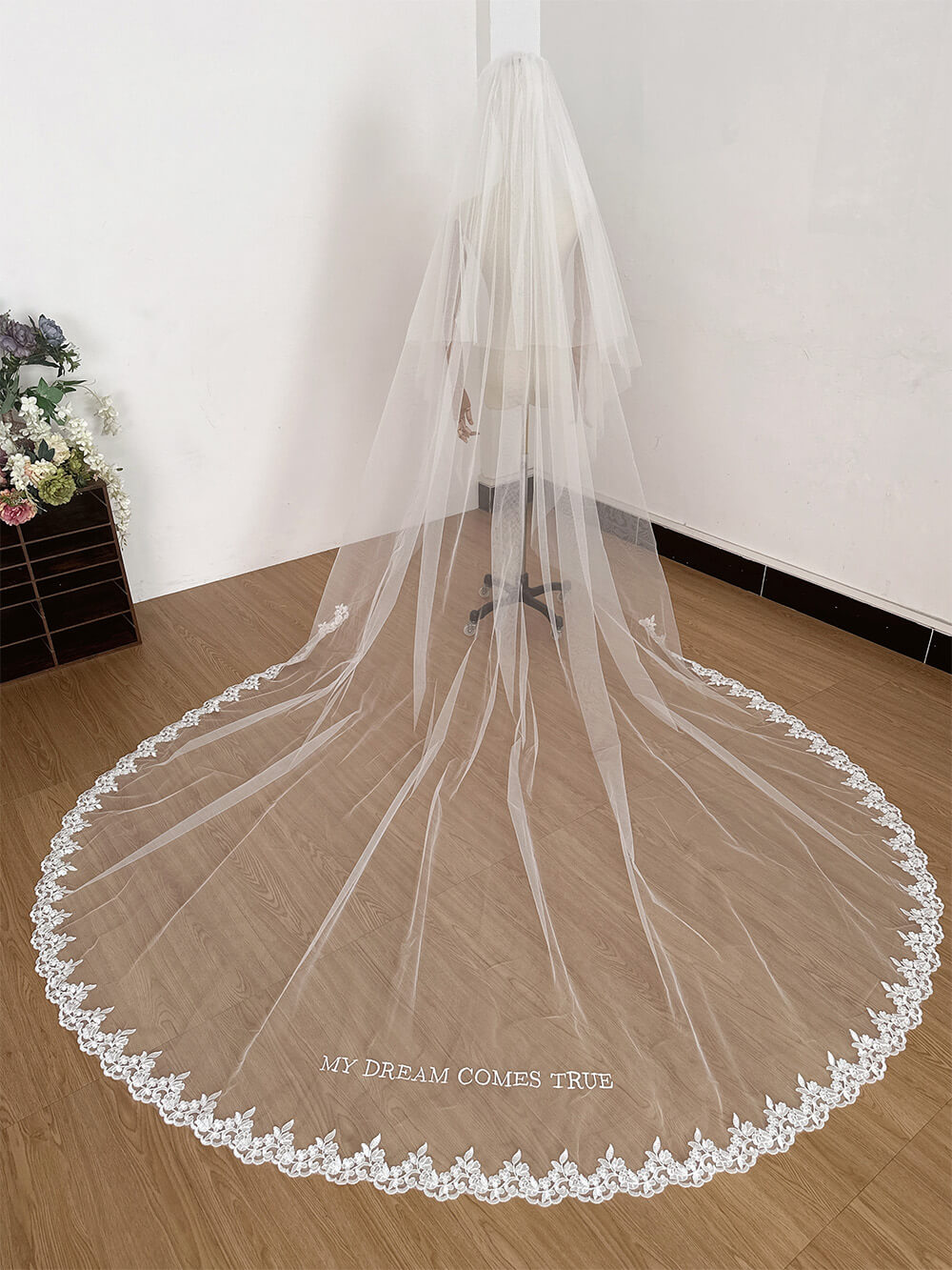 Bridal Double-Layer Lace-Edged Embroidered Words Church Veil  (80+300cm)