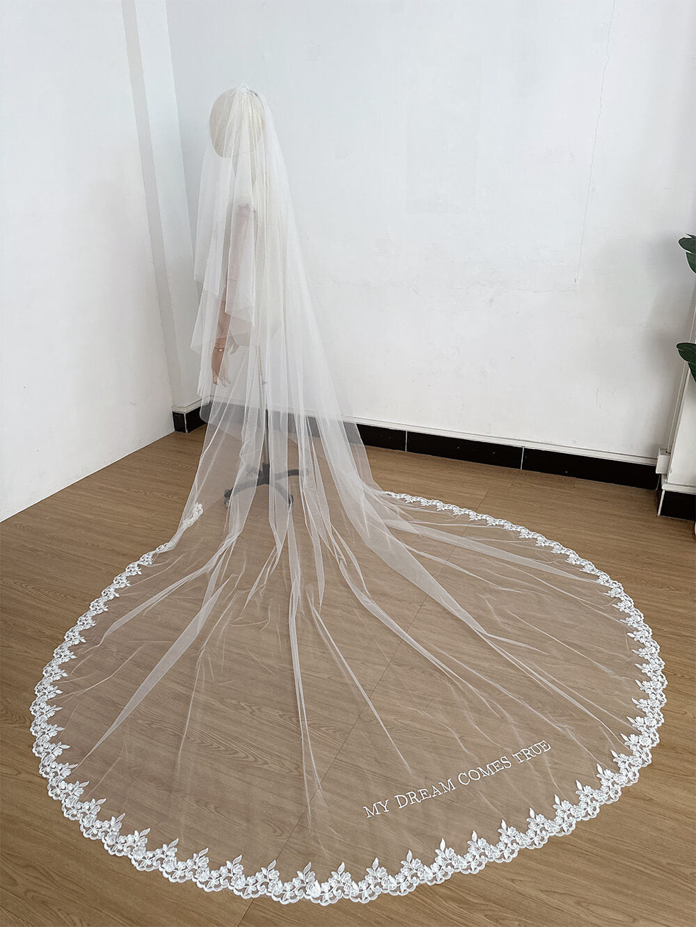 Bridal Double-Layer Lace-Edged Embroidered Words Church Veil  (80+300cm)