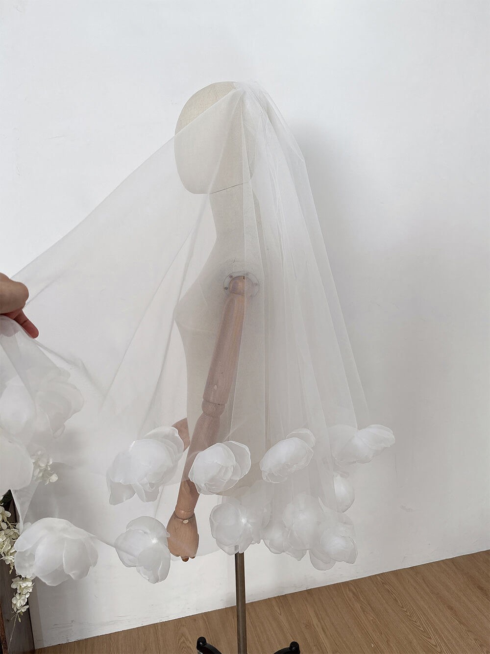 Bridal Tulle Rose Flower Fingertip Length Double-Layer Veil  （80+110cm Width: 200cm）