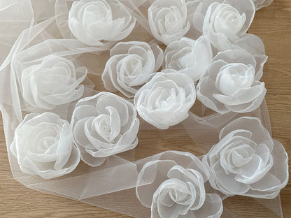 Bridal Tulle Rose Flower Fingertip Length Double-Layer Veil  （80+110cm Width: 200cm）